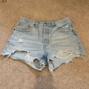 501 Levi distressed denim shorts!
